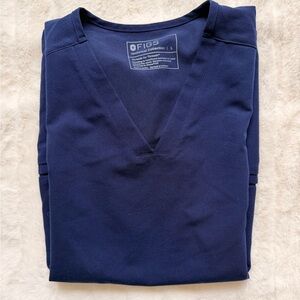 🏙️ Figs Women’s Navy Casma 3 pocket top